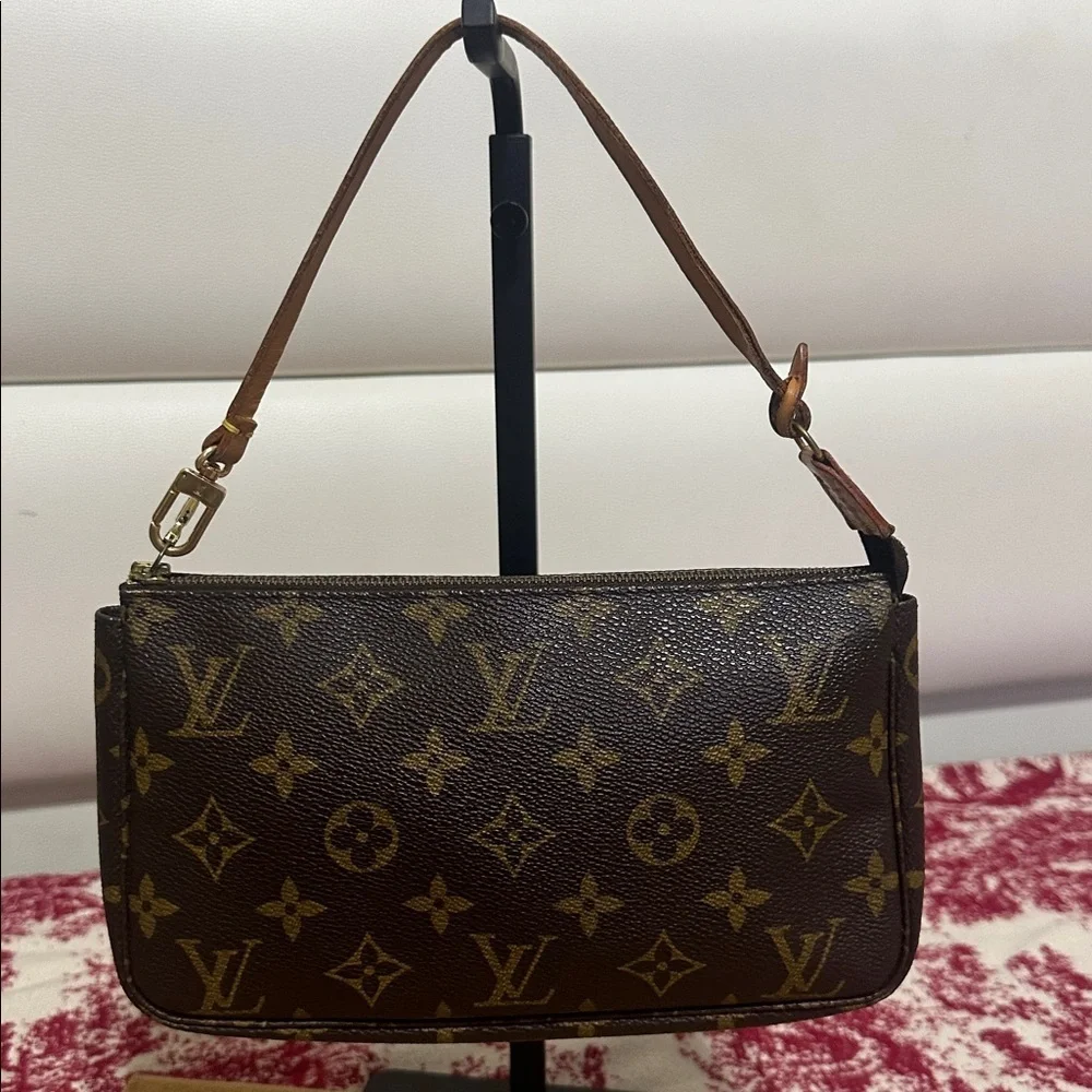 Louis Vuitton Monogram Pochette Accessories